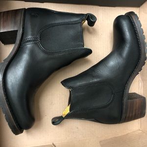 Frye Sabrina Chelsea Bootie 7.5